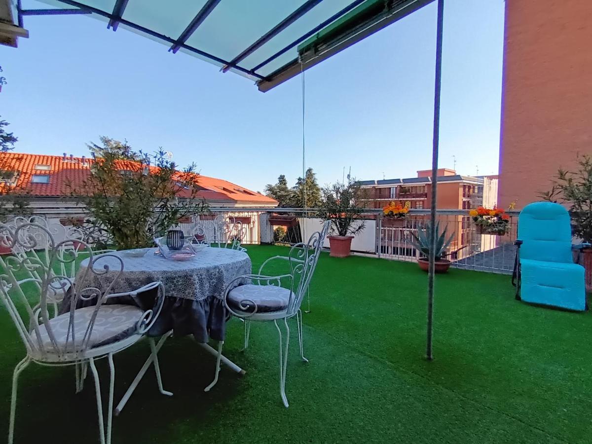 Terrazzo In Centro Apartment เซเรนโญ ภายนอก รูปภาพ